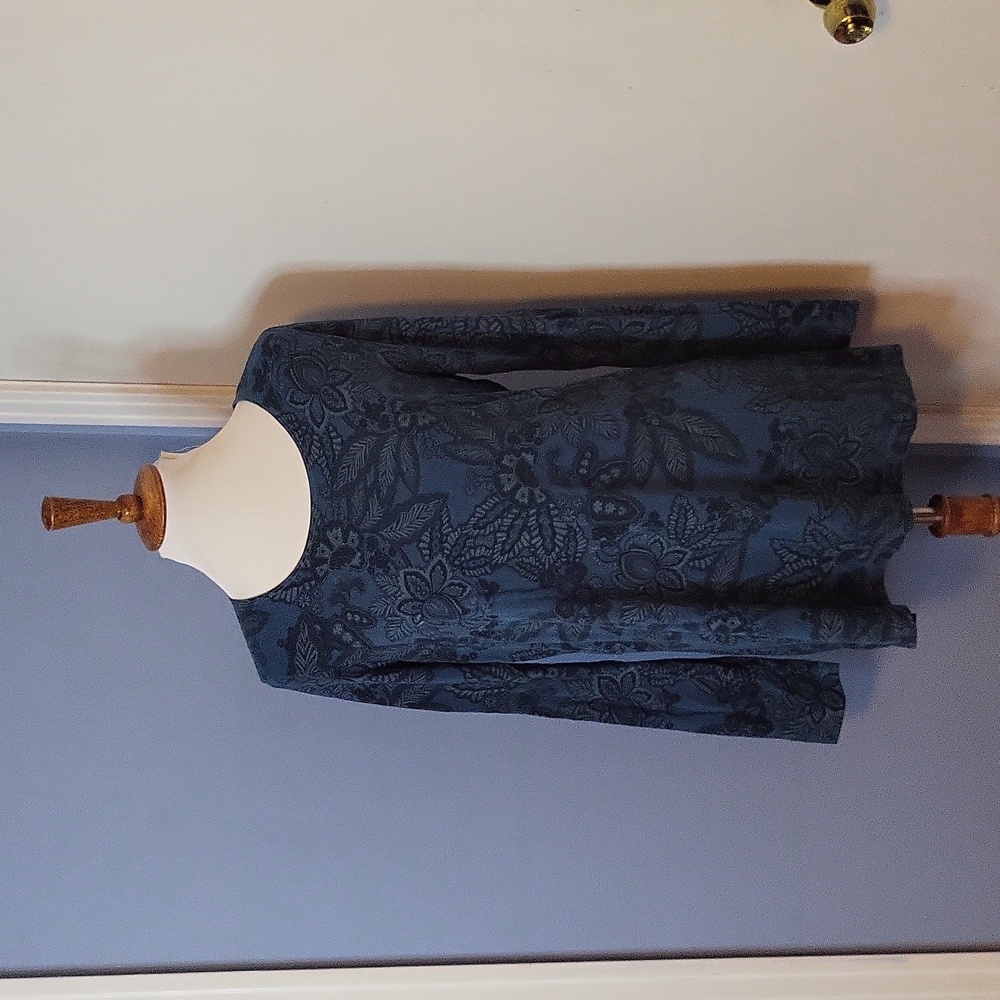 Bryn Walker Dark Blue Black Floral Print Tee Top Long Sleeve Knit Medium